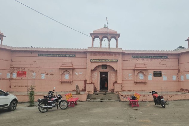 टोंक जिले में मुचकुंदेश्वर महादेव का मंदिर है. टोंक जिले में मुचकुंदेश्वर महादेव का मंदिर है.