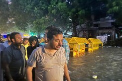 Delhi-NCR Weather Update: कुछ देर की बारिश से दिल्ली-NCR के इंतज़ामों की खुली पोल Delhi-NCR Weather Update: कुछ देर की बारिश से दिल्ली-NCR के इंतज़ामों की खुली पोल