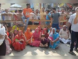 Rajasthan: राजस्थान के करौली में पीने के पानी की किल्लत, महिलाओं ने लगाया जाम Rajasthan: राजस्थान के करौली में पीने के पानी की किल्लत, महिलाओं ने लगाया जाम