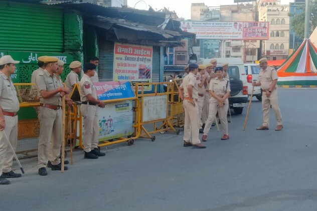 छावनी में तब्दील शहर छावनी में तब्दील शहर