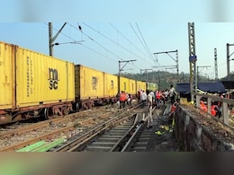 रायबरेली के लक्ष्मणपुर में मालगाड़ी सीमेंटेड स्लीपर से जा टकराई, साजिश की आशंका रायबरेली के लक्ष्मणपुर में मालगाड़ी सीमेंटेड स्लीपर से जा टकराई, साजिश की आशंका