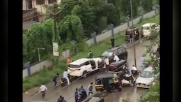 Video : बदलापूर पुन्हा हादरलं! बापाचं निर्घृण कृत्य, लेक-पत्नी बसलेल्या गाडीला समोरून जोरदार धडक&nbsp;