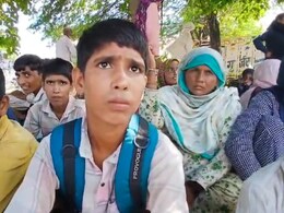 दबंगों से परेशान परिवार ने IG से लगाई न्याय की गुहार, पहले घर जलाया, हमले किये.. अब बच्चों को स्कूल जाने से रोका