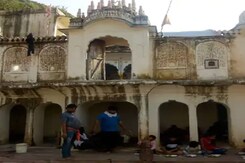 पहाड़ियों के बीच बसा धुंधेश्वर धाम महाभारत काल से जुड़ा है इतिहास