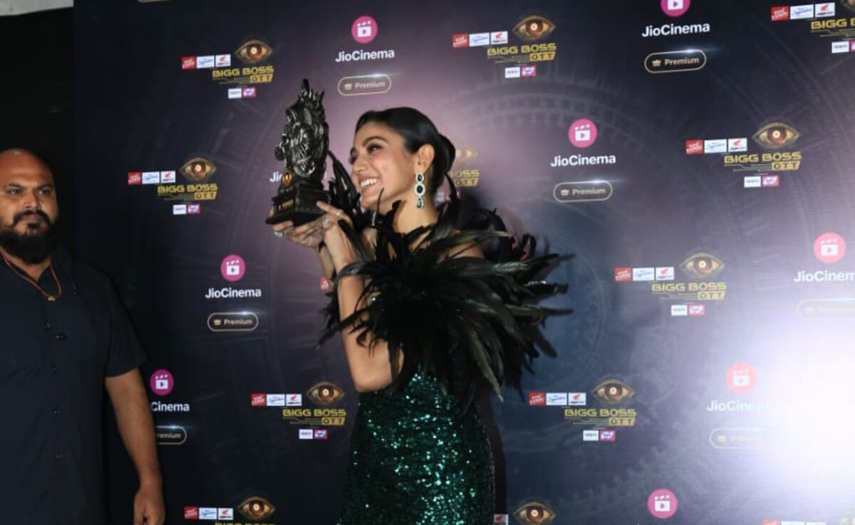 <i>Bigg Boss OTT 3</i>: Sana Makbul Wins Trophy And Rs 25 Lakh
