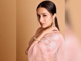 Raksha Bandhan Looks: अपनी फेवरेट सेलेब्स की तरह आप भी तैयार हो सकती हैं राखी पर, यहां से लीजिए आइडिया Raksha Bandhan Looks: अपनी फेवरेट सेलेब्स की तरह आप भी तैयार हो सकती हैं राखी पर, यहां से लीजिए आइडिया