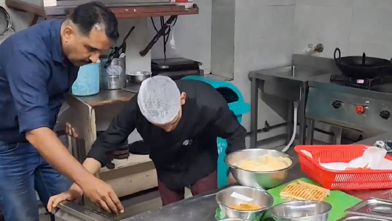 Jaisalmer: पर्यटन सीजन के शुरू होते ही खाद्द पदार्थों की जांच में लगी फूड सेफ्टी टीम