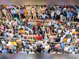 "स्कूल भी सुरक्षित नहीं, 4 साल की बच्ची को भी नहीं बख्श रहे..." बदलापुर यौन शोषण पर हाईकोर्ट की फटकार "स्कूल भी सुरक्षित नहीं, 4 साल की बच्ची को भी नहीं बख्श रहे..." बदलापुर यौन शोषण पर हाईकोर्ट की फटकार