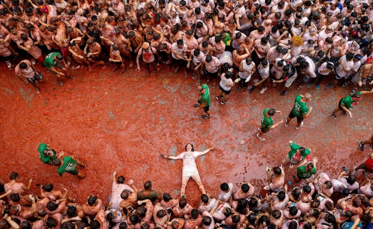 Holi 2026 : दुनिया के ये 10 अनोखे त्योहार, जहां होली की तरह मचता है जबरदस्त हुड़दंग, ये रही लिस्ट