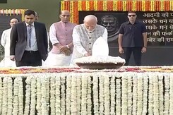 PM Modi, President Murmu Pay Tribute To Ex PM Atal Bihari Vajpayee PM Modi, President Murmu Pay Tribute To Ex PM Atal Bihari Vajpayee