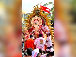 देशभर में गूंजेगा बप्पा का जयकारा, इन शहरों में दिखेगा सबसे बड़ा उत्सव, बना लें घूमने का प्लान देशभर में गूंजेगा बप्पा का जयकारा, इन शहरों में दिखेगा सबसे बड़ा उत्सव, बना लें घूमने का प्लान