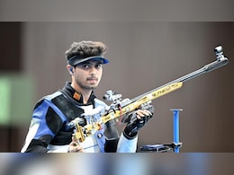 कोल्हापुरच्या स्वप्निल कुसाळेने पॅरिस ऑलिम्पिकमध्ये मारली बाजी; भारताच्या पदरी तिसरं पदक कोल्हापुरच्या स्वप्निल कुसाळेने पॅरिस ऑलिम्पिकमध्ये मारली बाजी; भारताच्या पदरी तिसरं पदक