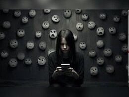 सोशल मीडिया युवाओं के लिए हो रहा बेहद घातक, डिप्रेशन, ड्रग्स और आत्महत्या के शिकार हो रहे हैं भारतीय : शोध सोशल मीडिया युवाओं के लिए हो रहा बेहद घातक, डिप्रेशन, ड्रग्स और आत्महत्या के शिकार हो रहे हैं भारतीय : शोध