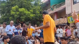कोटा में मंदिर से शिवलिंग हटाने पर बवाल, प्रदर्शन कर लोगों ने जाम की सड़क