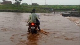 बारिश से लबालब हुई शहर की सड़कें ! बुरहानपुर में डूबते दिखे लोग