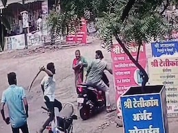 VIDEO : बेटे पर तलवार से हुआ हमला तो पत्थर लेकर तीन-तीन हमलावरों से भिड़ गई मां, देखिए कैसे खदेड़ा VIDEO : बेटे पर तलवार से हुआ हमला तो पत्थर लेकर तीन-तीन हमलावरों से भिड़ गई मां, देखिए कैसे खदेड़ा