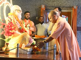 रक्षाबंधन पर गोरखनाथ धाम पहुंचे सीएम योगी, दर्शन-पूजन कर लिए आशीर्वाद रक्षाबंधन पर गोरखनाथ धाम पहुंचे सीएम योगी, दर्शन-पूजन कर लिए आशीर्वाद