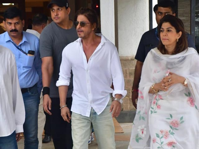 Shah Rukh Khan At Photographer Pradeep Bandekar's Prayer Meet