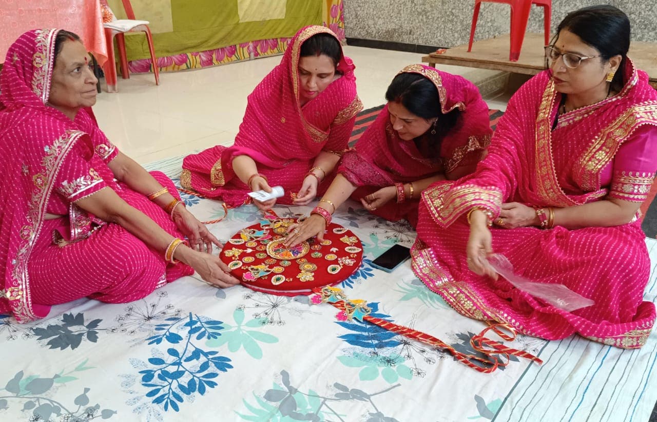 उज्जैन के महाकाल मंदिर में चल रही हैं राखी की तैयारियां उज्जैन के महाकाल मंदिर में चल रही हैं राखी की तैयारियां