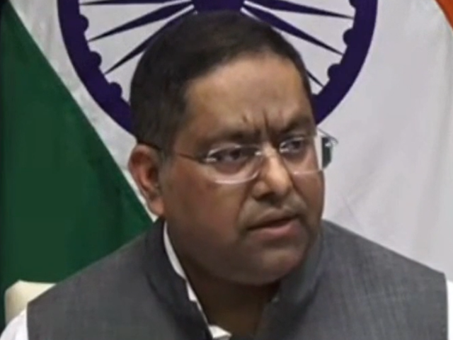 Bangladesh Crisis: बांग्लादेश में फंसे भारतीय नागरिकों की सुरक्षा को लेकर MEA ने दिया Update