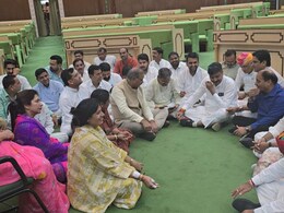 राजस्थान विधानसभा में कांग्रेस का धरना होगा पूरी रात, टीकाराम जूली ने कहा- 'यह संवैधानिक संकट है'