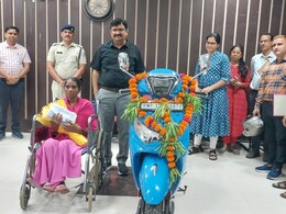 Madhya Pradesh: दिव्यांग के लिए फरिश्ता बनें कलेक्टर, इस चीज को खरीदने के लिए दिए 72 हजार रुपये