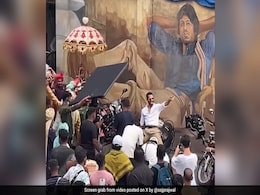 Watch: Shahid Kapoor Dances In Front Of Amitabh Bachchan's <i>Deewar</i> Poster In Leaked Video From <i>Deva</i> Watch: Shahid Kapoor Dances In Front Of Amitabh Bachchan's <i>Deewar</i> Poster In Leaked Video From <i>Deva</i>