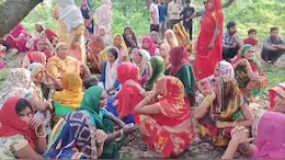 जन्माष्टमी पाहण्यासाठी गेल्या होत्या 2 मुली, झाडाला लटकलेला मृतदेहच सापडला