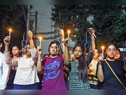 कोलकाताच्या घटनेची पुलवामाशी तुलना, ममतांच्या सहकाऱ्याचं वादग्रस्त वक्तव्य कोलकाताच्या घटनेची पुलवामाशी तुलना, ममतांच्या सहकाऱ्याचं वादग्रस्त वक्तव्य