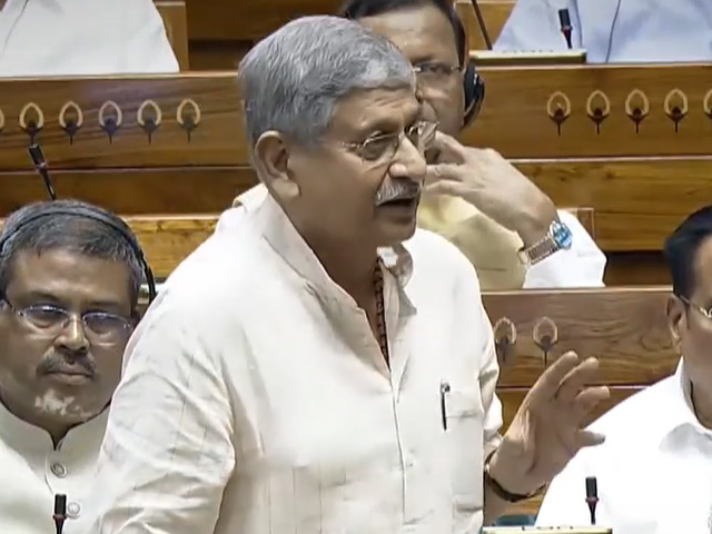 "Union Minister Rajeev Ranjan Backs Waqf Amendment Bill 2024, Slams Opposition for Diverting from Transparency Issue"