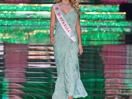 Kristen Wright in Saree: जब मिस ऑस्ट्रेलिया ने साड़ी पहकर किया रैंप वॉक, जानें विदेशियों की पसंद क्यों बन रही है साड़ी Kristen Wright in Saree: जब मिस ऑस्ट्रेलिया ने साड़ी पहकर किया रैंप वॉक, जानें विदेशियों की पसंद क्यों बन रही है साड़ी