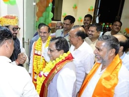 Rajasthan Politics: राजस्थान भाजपा प्रभारी को काले झंडे दिखाने का प्रयास, यूथ कांग्रेस के 4 कार्यकर्ताओं को पुलिस ने किया डिटेन Rajasthan Politics: राजस्थान भाजपा प्रभारी को काले झंडे दिखाने का प्रयास, यूथ कांग्रेस के 4 कार्यकर्ताओं को पुलिस ने किया डिटेन