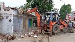 एमपी में यहां कांग्रेस कार्यालय पर चला निगम का Bulldozer,पल भर में हुआ ध्वस्त,अब कहां&nbsp;होंगी&nbsp;बैठकें?