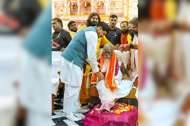 मुख्यमंत्री डॉ. यादव ने महंत नृत्य गोपाल दास जी महाराज के प्रति व्यक्त की कृतज्ञता. मुख्यमंत्री डॉ. यादव ने महंत नृत्य गोपाल दास जी महाराज के प्रति व्यक्त की कृतज्ञता.