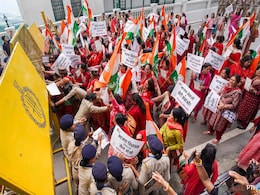 हिमाचल में महिला कांग्रेस का अपनी ही सरकार के खिलाफ प्रदर्शन, भाजपा विधायक पर कार्रवाई की मांग  हिमाचल में महिला कांग्रेस का अपनी ही सरकार के खिलाफ प्रदर्शन, भाजपा विधायक पर कार्रवाई की मांग