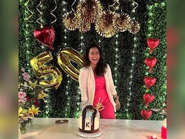 काजोल की बर्थडे पार्टी में सबसे खास था उनका कस्टमाइज केक, देखिए क्या बना रहा था उसको खास काजोल की बर्थडे पार्टी में सबसे खास था उनका कस्टमाइज केक, देखिए क्या बना रहा था उसको खास