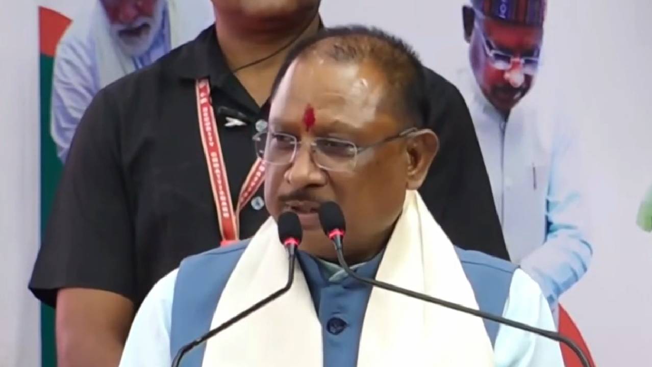 Mahtari Vandan Yojana: महतारी वंदन योजना के तहत सीएम विष्णु देव साय ने महिलाओं की दी ये सौगात