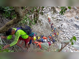 उत्तराखंड: बचाव कार्यों में वायुसेना के हेलीकॉप्टर शामिल, अब तक दस हजार से ज्यादा श्रद्धालु निकाले गए