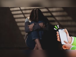 मित्रांनीच केले मैत्रिणींचे न्यूड फोटो सोशल मीडियावर व्हायरल, पुढे जे झालं ते... मित्रांनीच केले मैत्रिणींचे न्यूड फोटो सोशल मीडियावर व्हायरल, पुढे जे झालं ते...