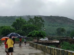 Rajasthan News: रणथंभौर में फंसे 100 लोगों को किया गया रेस्क्यू, भारी बारिश की वजह से सभी रास्ते बंद Rajasthan News: रणथंभौर में फंसे 100 लोगों को किया गया रेस्क्यू, भारी बारिश की वजह से सभी रास्ते बंद