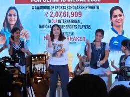 Manu Bhaker Video:  "तेनु काला चश्मा जचदा है ..", मनु भाकर के डांस ने लूटी महफिल Manu Bhaker Video:  "तेनु काला चश्मा जचदा है ..", मनु भाकर के डांस ने लूटी महफिल
