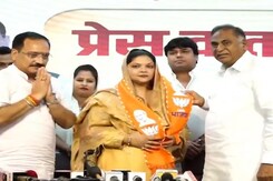 5 AAP Councillors Cross Over To BJP In Delhi 5 AAP Councillors Cross Over To BJP In Delhi