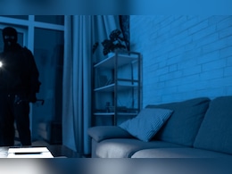 एकाच घरात तिसऱ्यांदा चोरी, मनपा कर्मचाऱ्याची रोकड, महागड्या वस्तू आता सोनंही लंपास