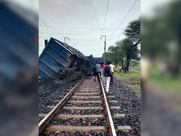 MP के दमोह में बड़ा रेल हादसा ! माल गाड़ी के 4 डब्बे पटरी से उतरे  MP के दमोह में बड़ा रेल हादसा ! माल गाड़ी के 4 डब्बे पटरी से उतरे