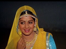 श्रीदेवी, माधुरी, रेखा जैसी एक्ट्रेसेज को टक्कर देती थी ये हीरोइन, चाइल्ड आर्टिस्ट के तौर पर की शुरुआत फिर बनी लीड हीरोइन श्रीदेवी, माधुरी, रेखा जैसी एक्ट्रेसेज को टक्कर देती थी ये हीरोइन, चाइल्ड आर्टिस्ट के तौर पर की शुरुआत फिर बनी लीड हीरोइन