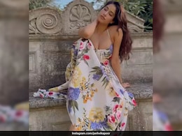 Janhvi Kapoor Pretended It's Still A Very Stylish Spring In A White Floral Peasant Dress Janhvi Kapoor Pretended It's Still A Very Stylish Spring In A White Floral Peasant Dress