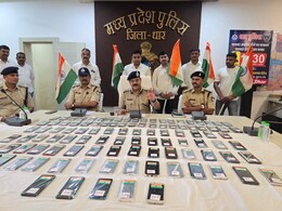 Cyber Cell ने लोगों के गुम हुए इतने मोबाइल लौटाए, ऐसे ढूंढ निकाले फोन Cyber Cell ने लोगों के गुम हुए इतने मोबाइल लौटाए, ऐसे ढूंढ निकाले फोन