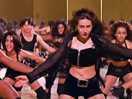 करिश्मा कपूर के साथ गाने में डांस कर रहे दो बैकग्राउंड डांसर आज हैं बॉलीवुड का बड़ा नाम, इन सुपरस्टार्स को पहचाना आपने? करिश्मा कपूर के साथ गाने में डांस कर रहे दो बैकग्राउंड डांसर आज हैं बॉलीवुड का बड़ा नाम, इन सुपरस्टार्स को पहचाना आपने?