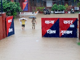 गुरुग्राम में बारिश के बाद जलभराव, करंट से ग्राफिक डिजाइनर की मौत, दो गाय भी आईं चपेट में! बिजली विभाग पर केस  गुरुग्राम में बारिश के बाद जलभराव, करंट से ग्राफिक डिजाइनर की मौत, दो गाय भी आईं चपेट में! बिजली विभाग पर केस