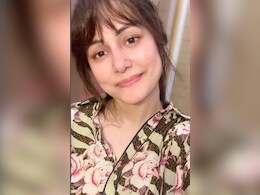 हिना खान ने शेयर किया नया वीडियो, चेहरे पर थी मुस्कान लेकिन आंखें दिखीं नम, फैन्स बोले हिम्मत रखो हिना खान ने शेयर किया नया वीडियो, चेहरे पर थी मुस्कान लेकिन आंखें दिखीं नम, फैन्स बोले हिम्मत रखो